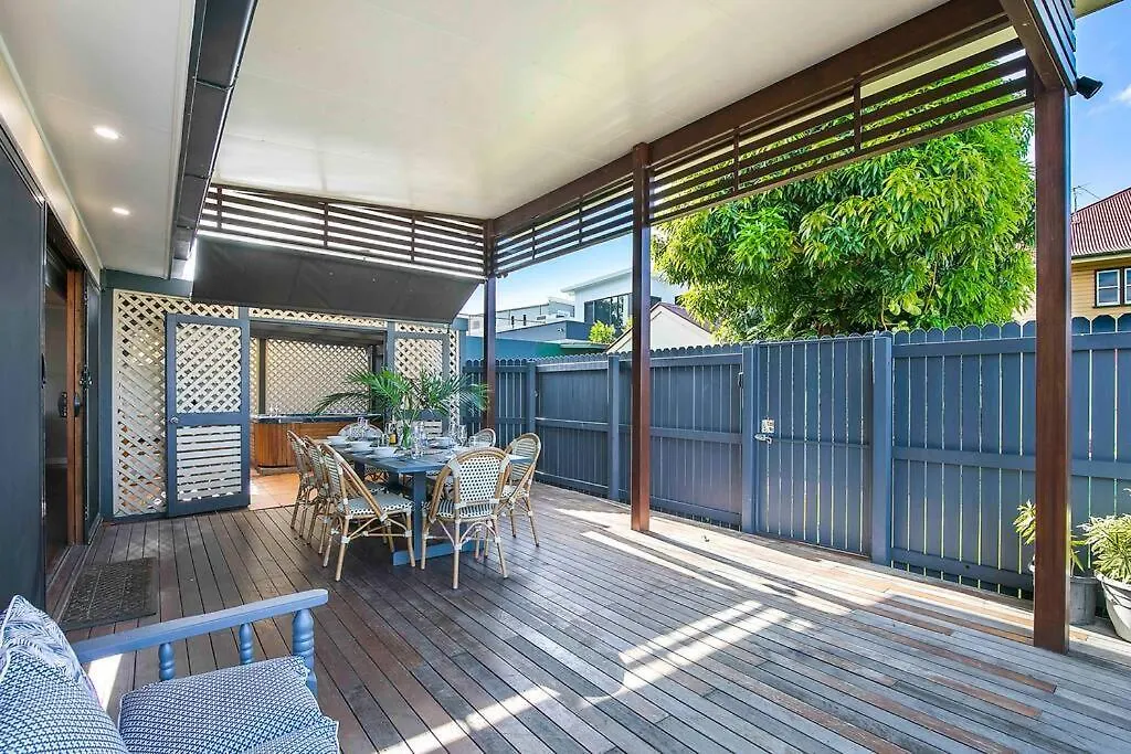 Brisbane Oasis+Spa Tennis Court Villa 0*,  Australia