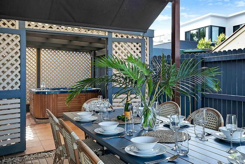 Brisbane Oasis+Spa Tennis Court Villa 0*,  Australia