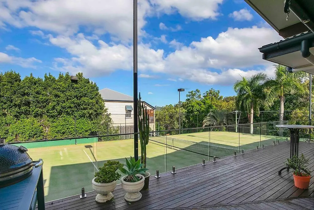 Brisbane Oasis+Spa Tennis Court Villa