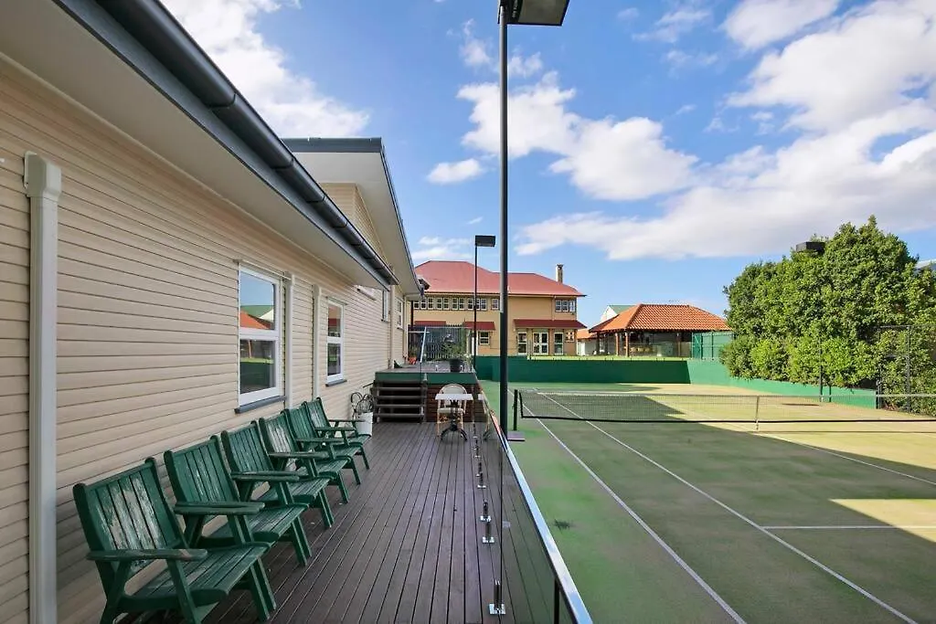 Brisbane Oasis+Spa Tennis Court Villa